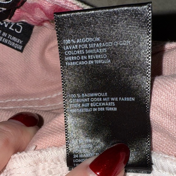 🌸BDG URBAN OUTFITTERS PINK
FLORAL HIGH WAIST MOM JEANS, sz 25 - Picture 13 of 15